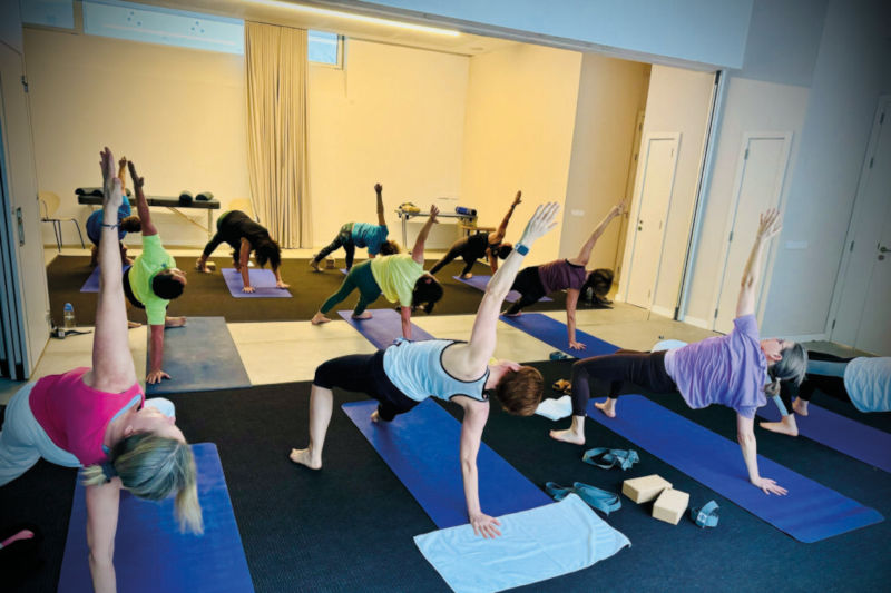 Betriebliches Gesundheitsangebot mit Bewegungskurs für Mitarbeitende